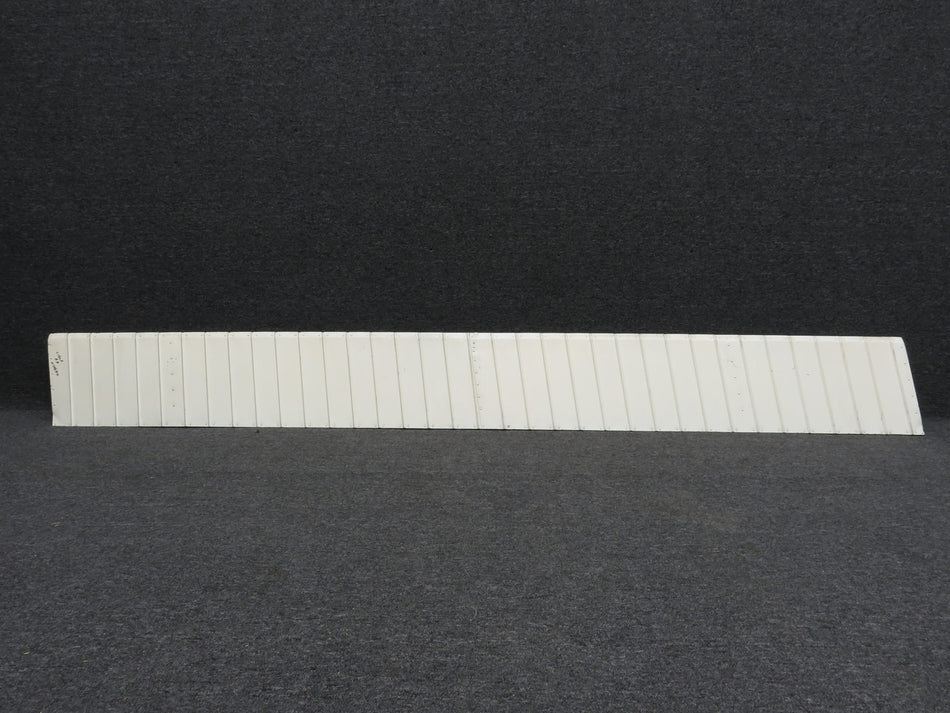 0523800-17 (Weu: 0523800-24) Cessna 182F RH Aileron