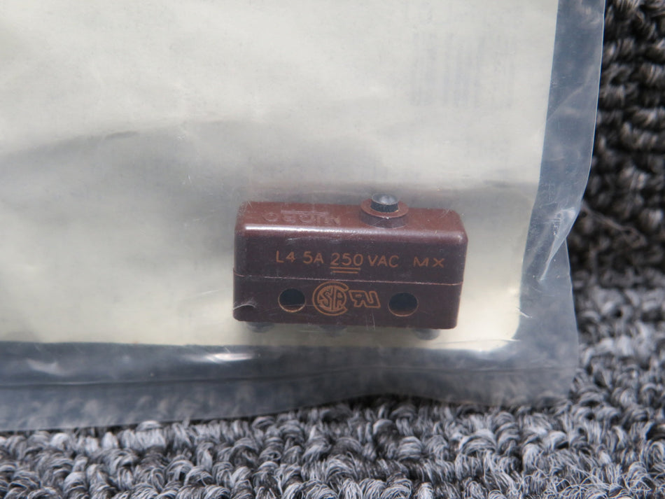 22SM426T Micro Switch Button Switch with 8130-3 (New Old Stock)