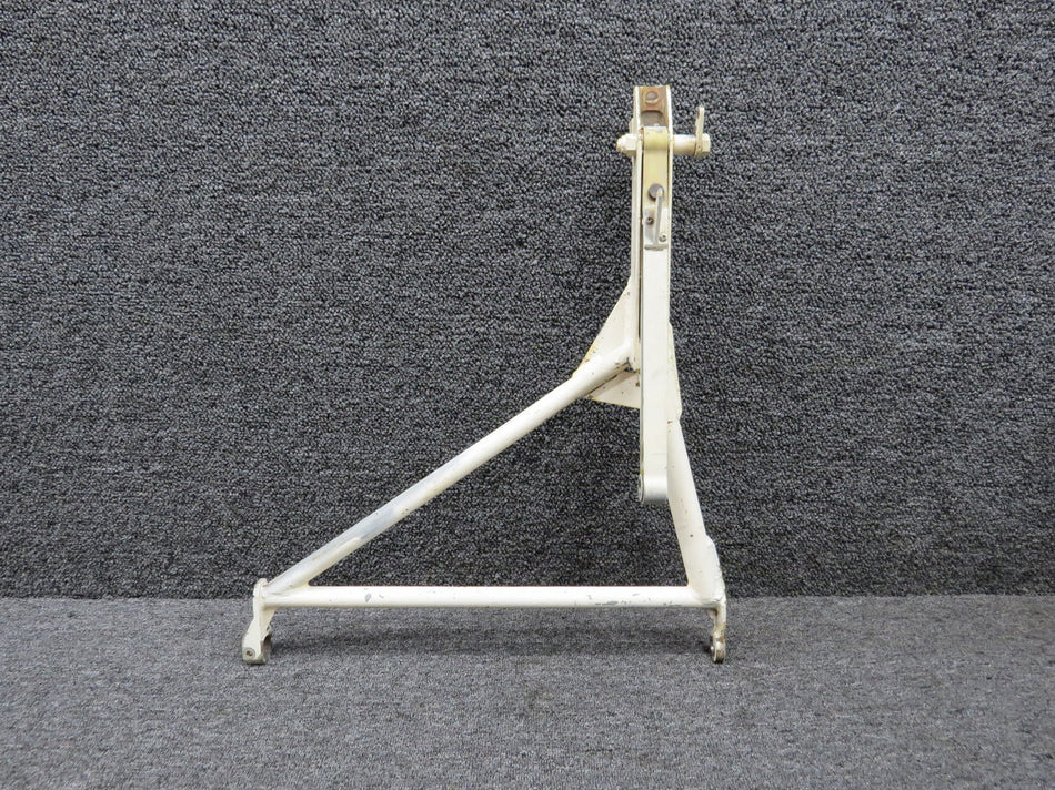 169-810027-29, 169-810028-1 Beechcraft B24R Main Landing Gear Weld Assy w Arm LH