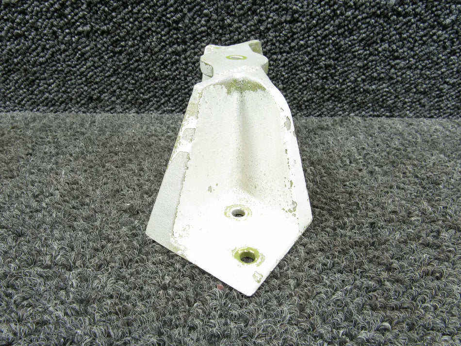 5525502-5 (Cast: 5525502-485) Cessna Bellcrank Trunnion Bridge LH