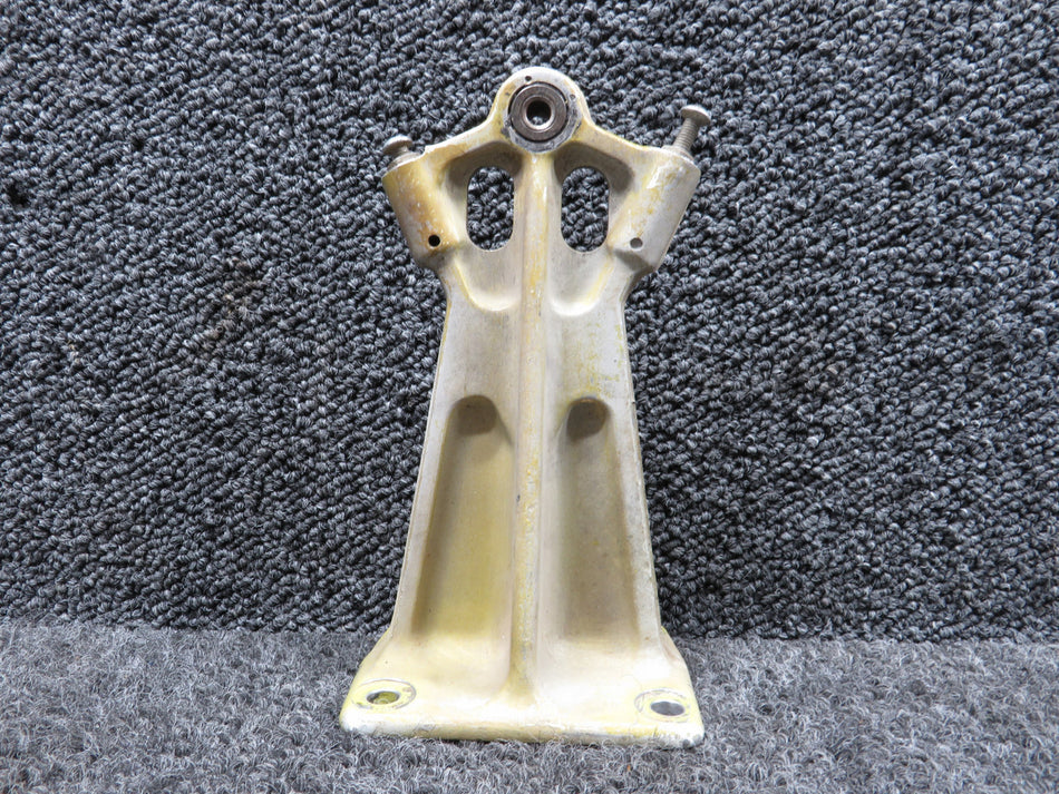 45253-003 (Cast: 45252) Piper PA31T Center Elevator Hinge