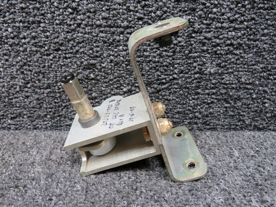 20324-002, 20322-002 Cirrus SR22 Cabin Door Handle Bracket