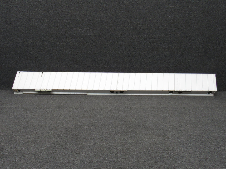 0523800-1 Cessna 172P Aileron RH
