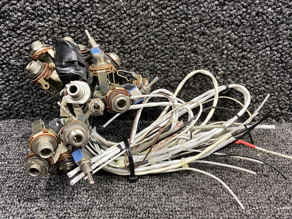 Beechcraft B60 Headset Microphone Jack Set