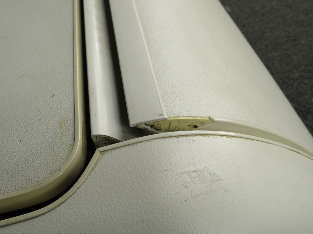0002-193 (Alt: 4110-210A) Boeing 737-800 Stowage Box Assembly