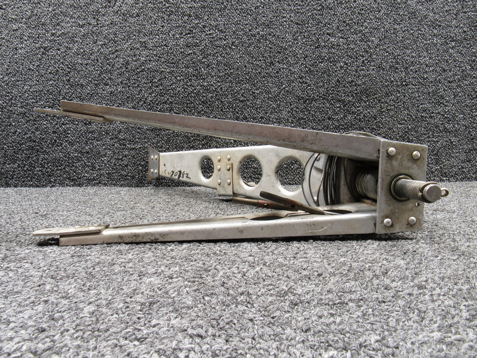 65244-000, 65245-000 Piper PA28-140 Stabilator Trim Ribs w Shaft and Barrel