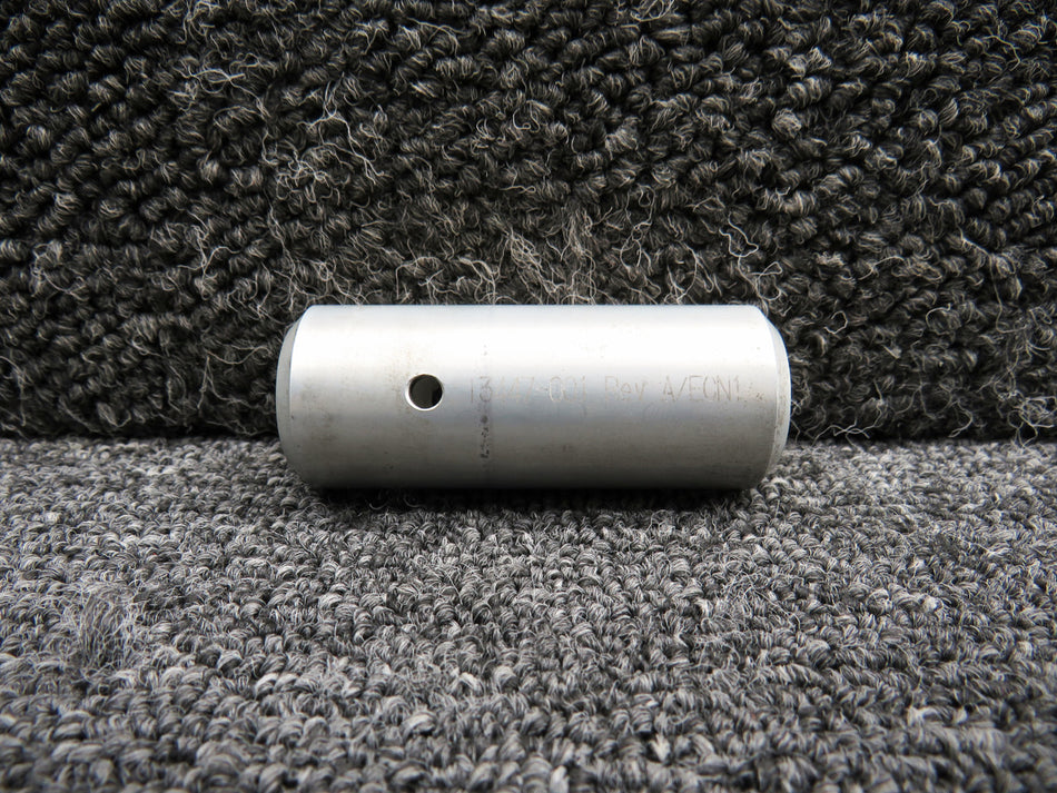 13447-001 Cirrus SR22 Main Landing Gear Axle Wheel Pant Mount