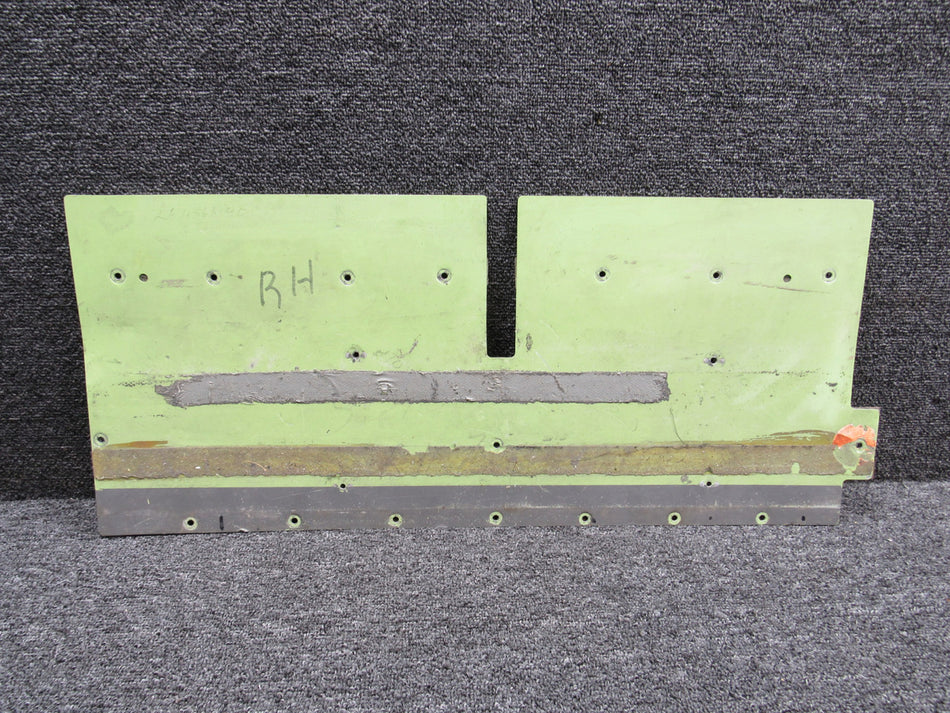 2611561-40 LearJet 31A Floorboard RH