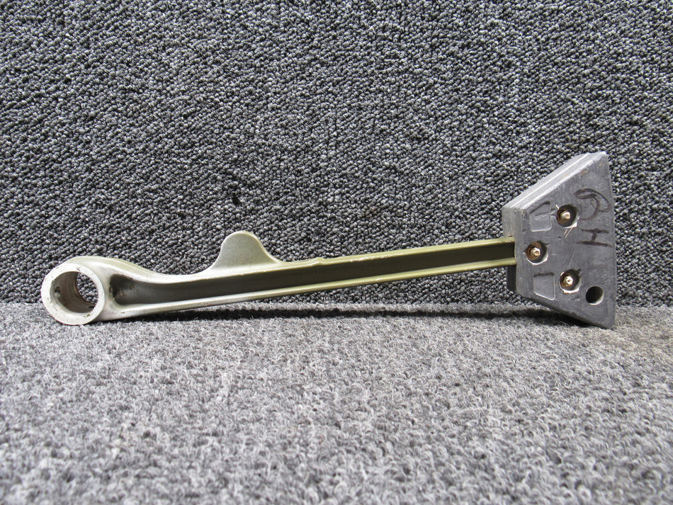 1532009-204, 1532033-1 Cessna P337 Elevator Actuating Arm Assembly RH w Weight