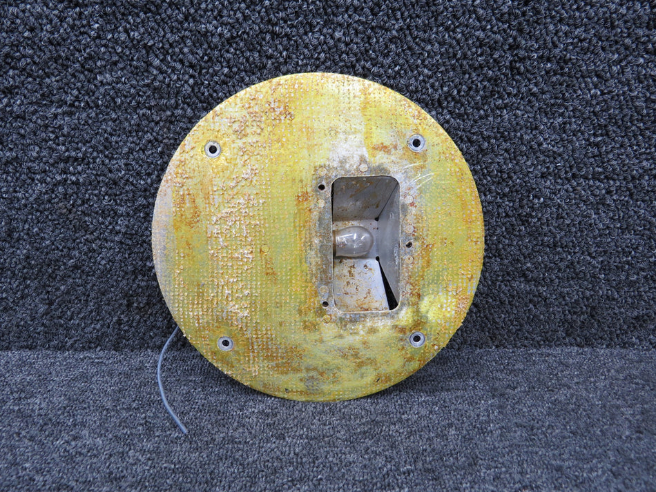 S329, 63-934D, 0851863-3 Cessna 421B Nacelle Courtesy Light Assembly LH or RH