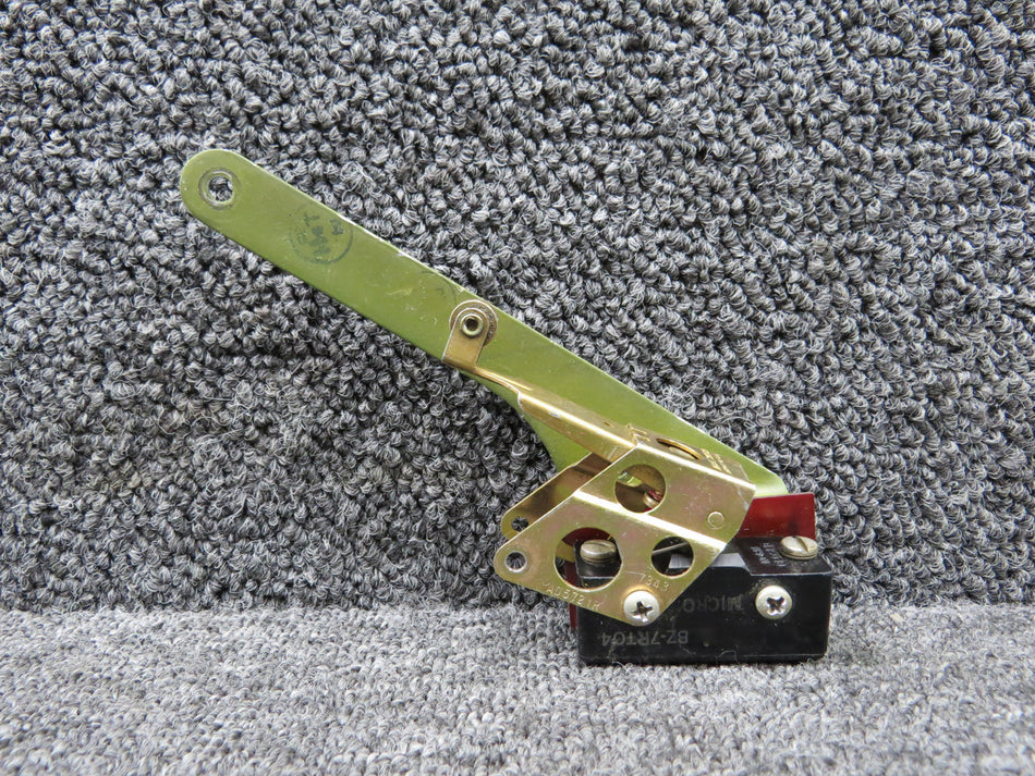 BZ7RT04, 5045028-4 Cessna 421B Landing Gear Down Limit Switch Bracket w Switch