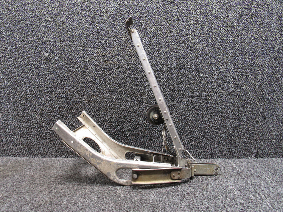 95266-000, 96332-000 Piper PA34-200 Stabilator Trim Bracket Assembly
