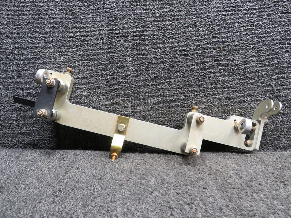 14938-002 Cirrus SR22 Yoke Bearing Mount with Hardware RH