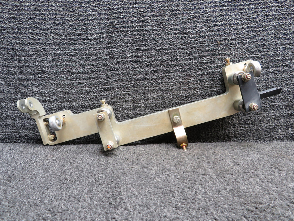 14938-001 Cirrus SR22 Yoke Bearing Mount with Hardware LH