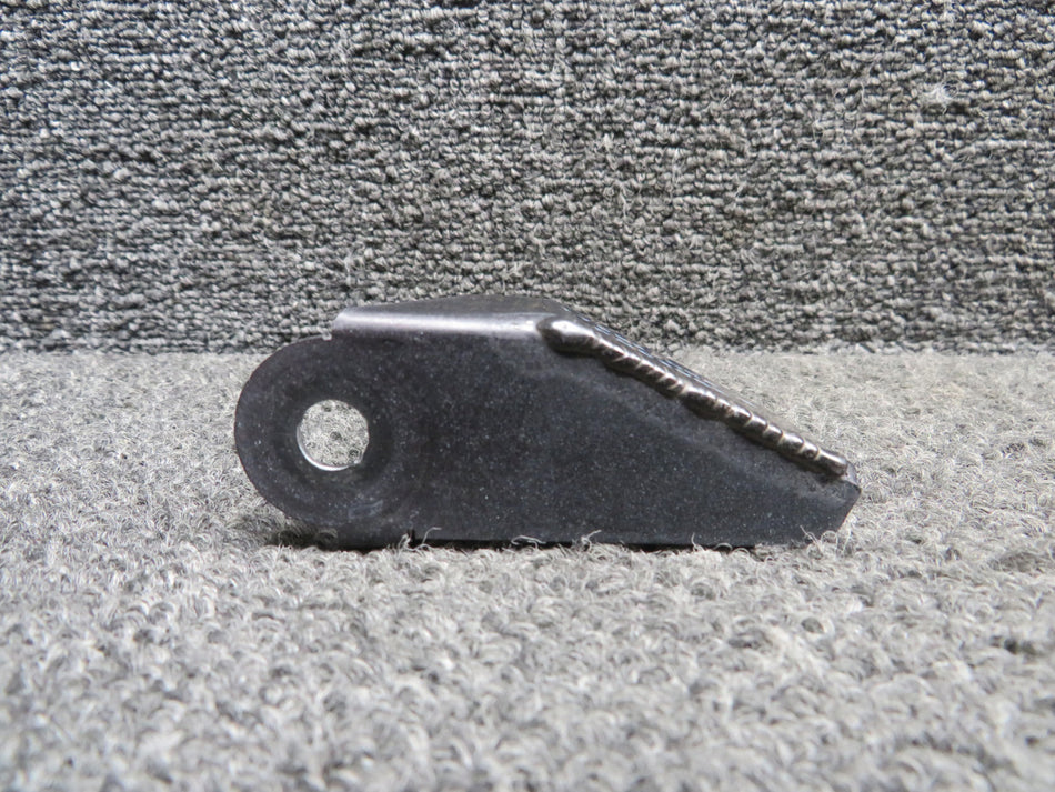 17582-004 Cirrus SR22 Door Catch Diverter RH