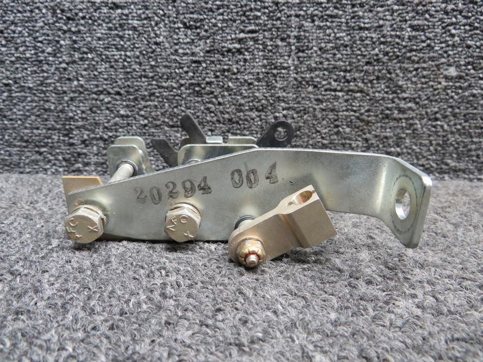 20267-004, 20294-004 Cirrus SR22 Upper RH Cabin Door Rotary Latch with Brackets