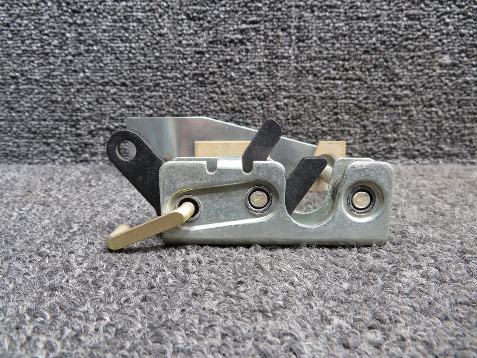 20267-004, 20294-004 Cirrus SR22 Upper RH Cabin Door Rotary Latch with Brackets