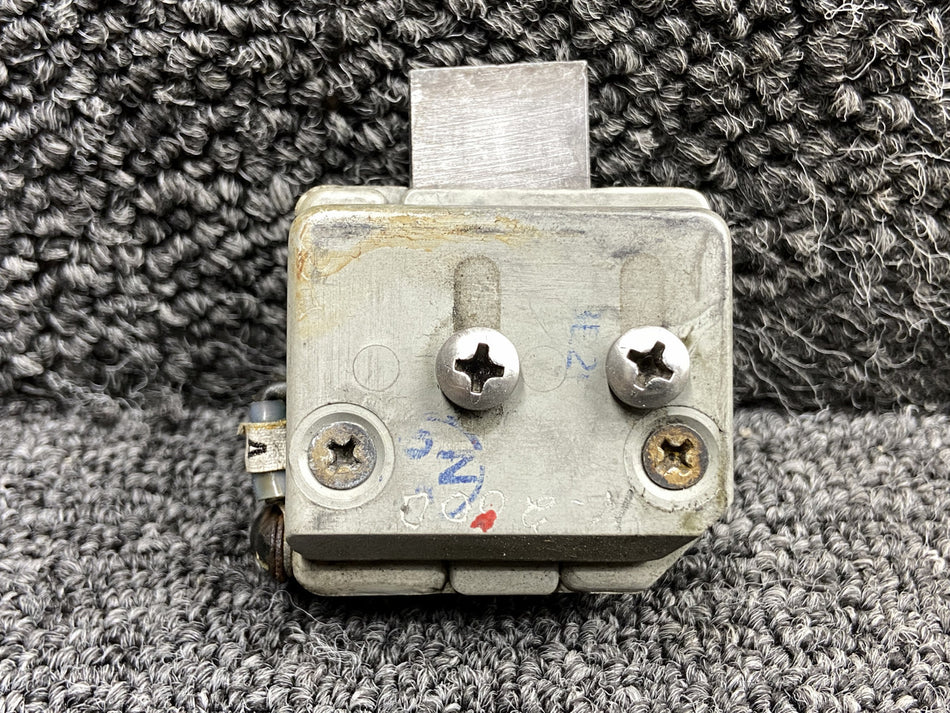 3E2071 (Alt: 3E2011-1) Beechcraft G58 Propeller De-Ice Brush Block Assembly
