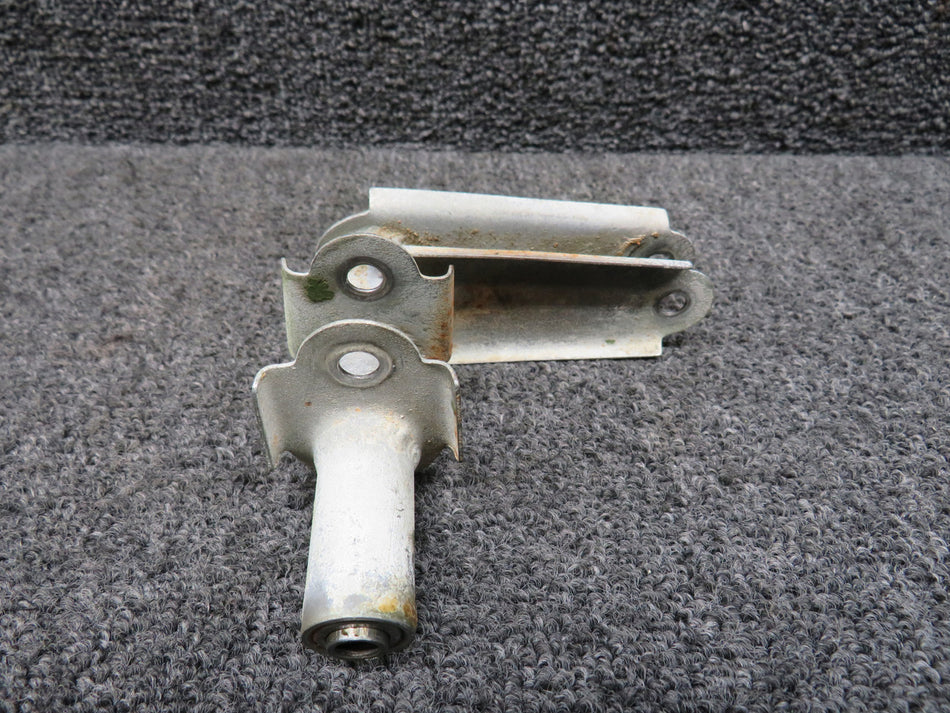 0862100-17 Cessna 414 Flap Bellcrank Assy LH (Outboard Wing, Outboard)