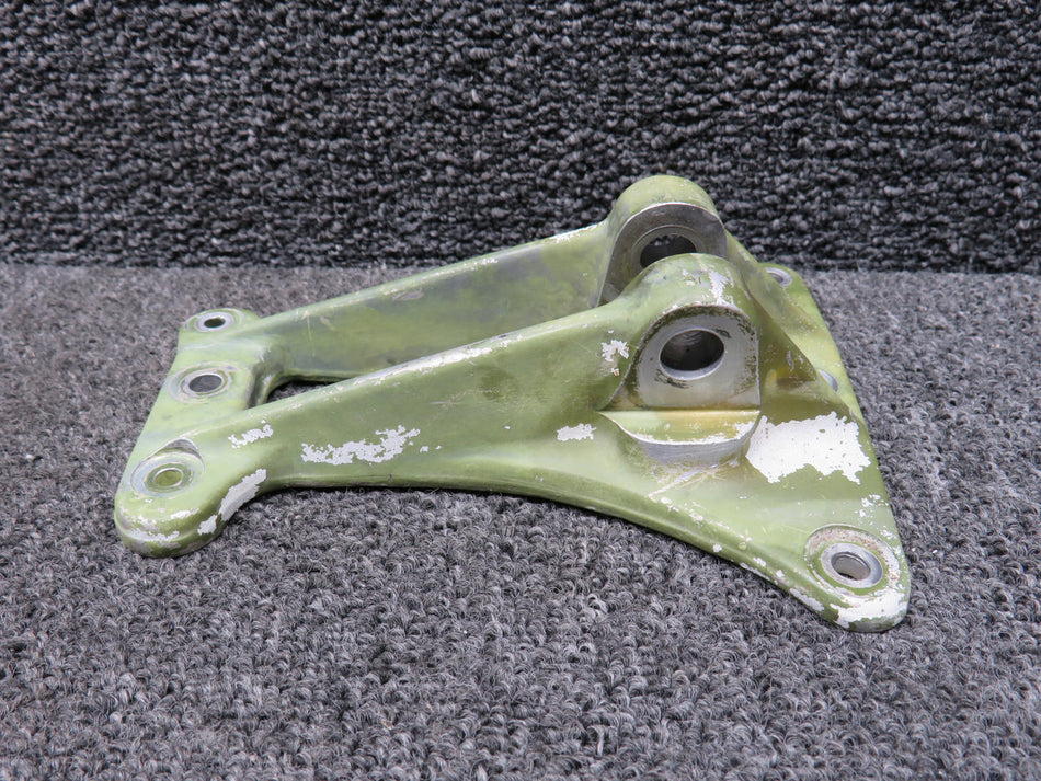 0822180-7 (Cast: 0822180-3) Cessna 414 Main Gear Side Brace Support LH