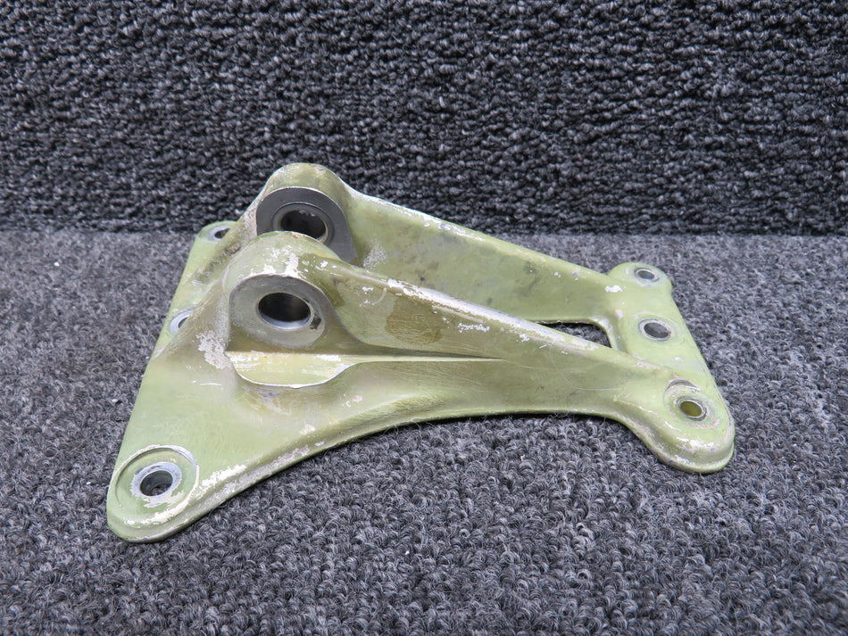 0822180-8 (Cast: 0822180-4) Cessna 414 Main Gear Side Brace Support RH