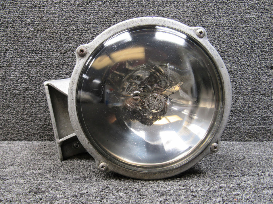 D-7585-18 Learjet 25 Landing Gear Taxi Light Assembly RH