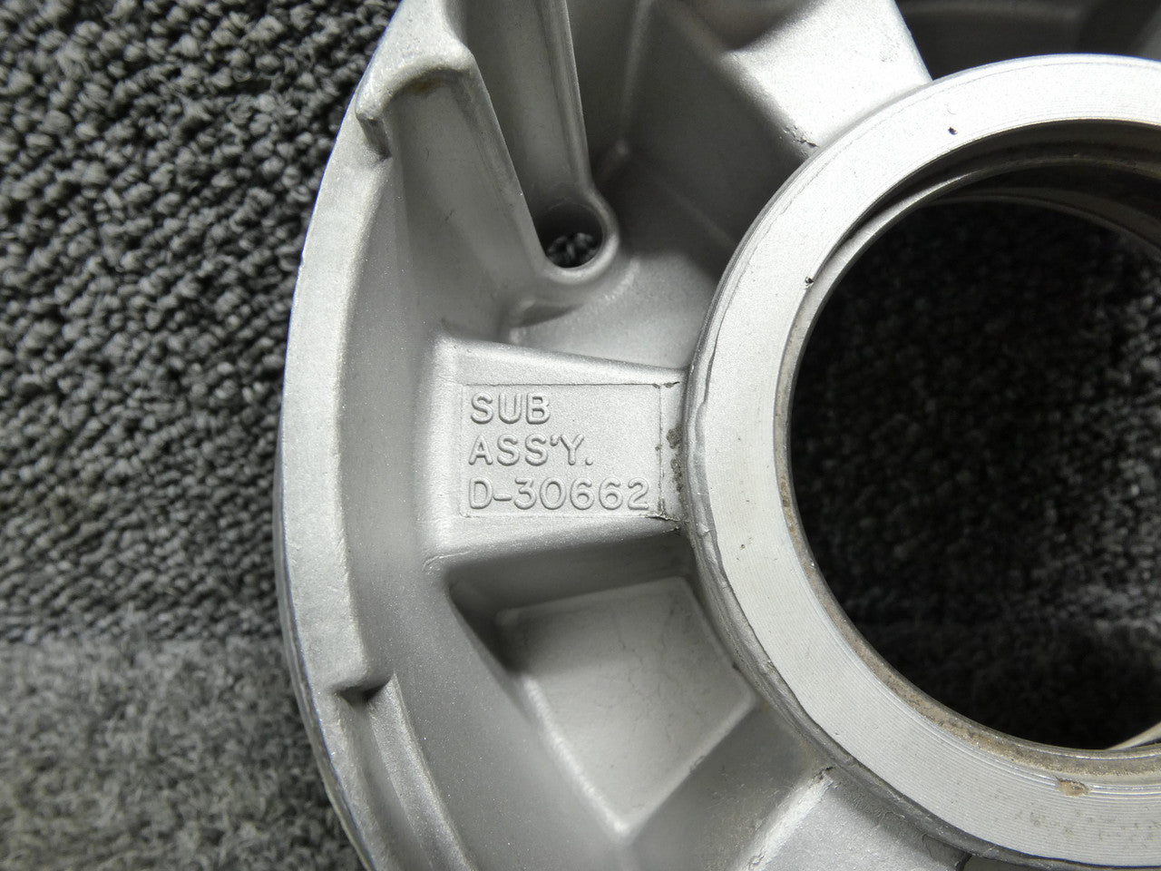 まる D-30662 (Alt: D-30661) McCauley 6.00-6 Main Wheel Inner Half