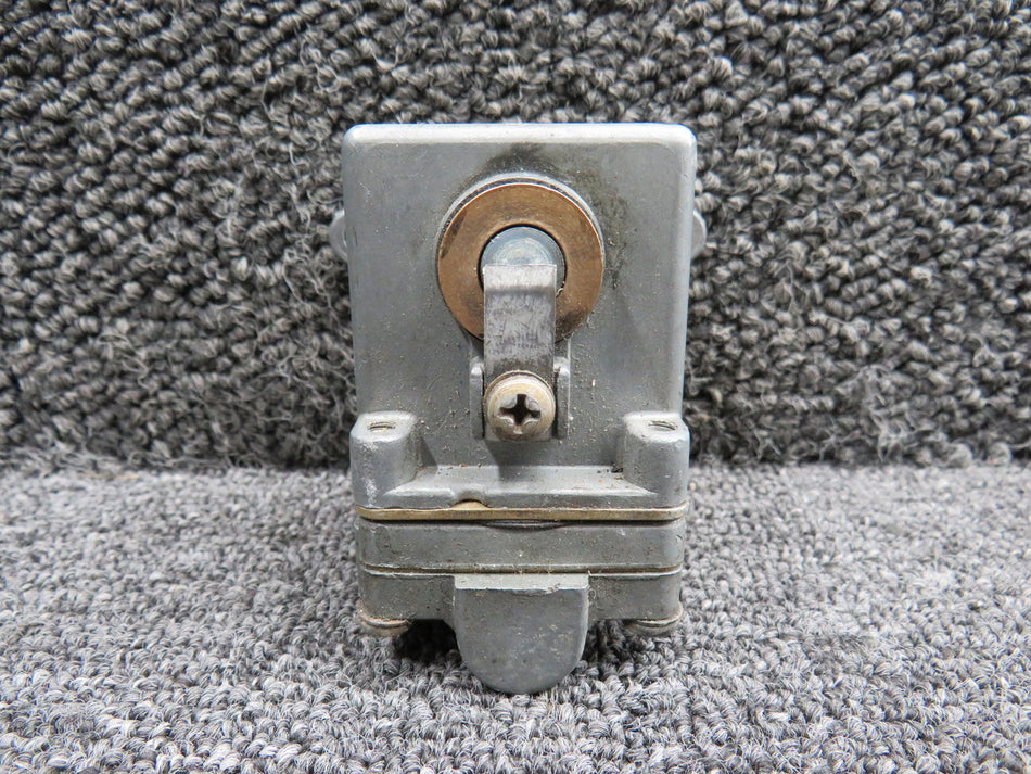 721526 (Use: G721526) Stewart Warner Heater Fuel Pump Assembly (Core)
