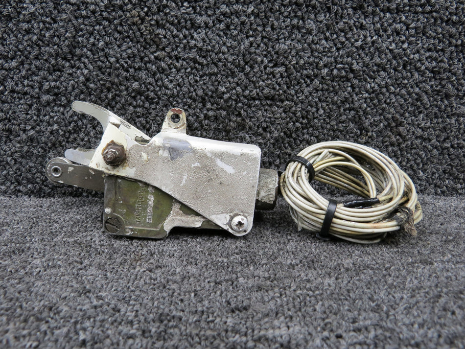 1VA20 Micro Switch Cessna 414 Main Landing Gear Limit Switch with Bracket