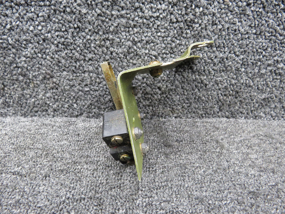 BZ-7RWT80, 5115252-4 UND Cessna 414 Flap Limit Switch with Bracket