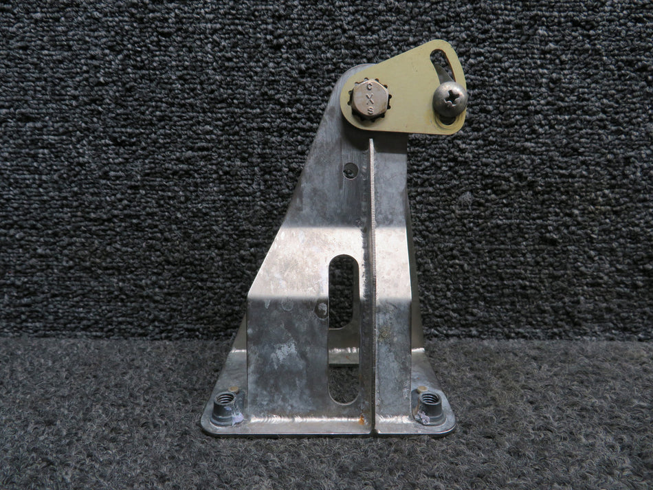 LA57271021 (Use: 2861100-1) Cessna LC41-550FG Aileron Bellcrank Bracket LH