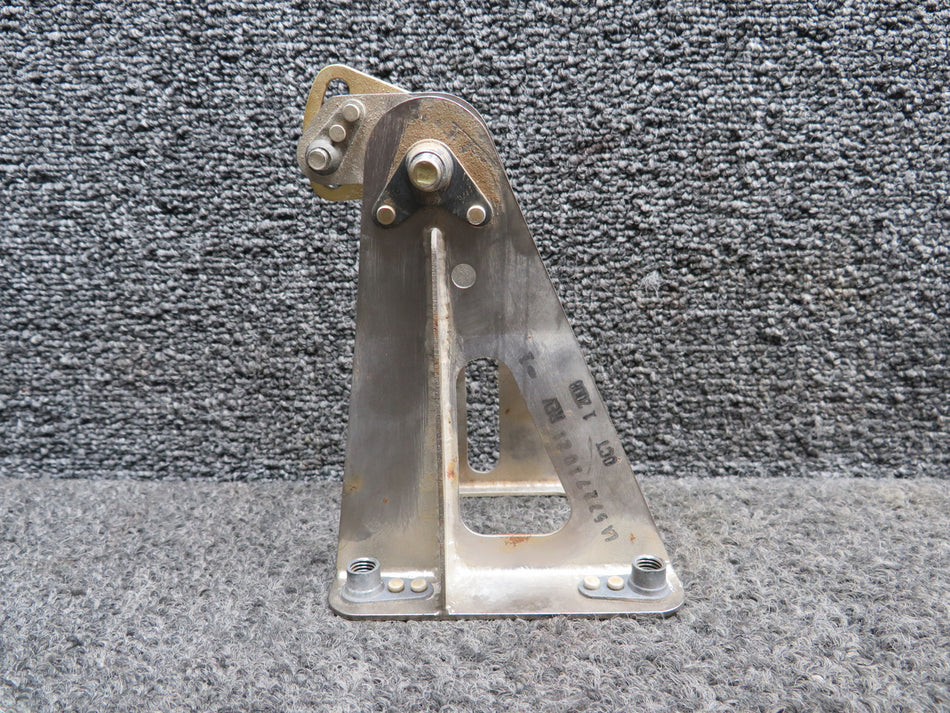 LA57271021 (Use: 2861100-1) Cessna LC41-550FG Aileron Bellcrank Bracket LH