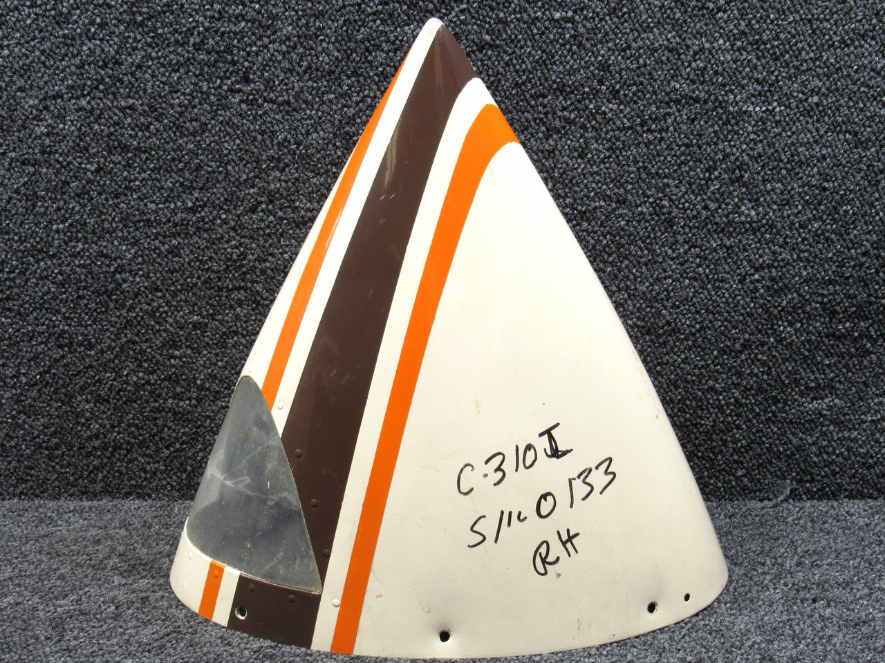 P. White Rhino(OC) Nukul正規タグ付 0823411-216 Cessna 310L Tip Tank Nose Cap RH | SKU MO060926MC-18SB