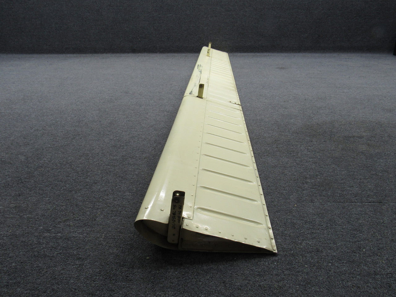 Plamodeler 237　② 37773-003 Piper PA34-200 Flap Assembly RH – BAS Part Sales