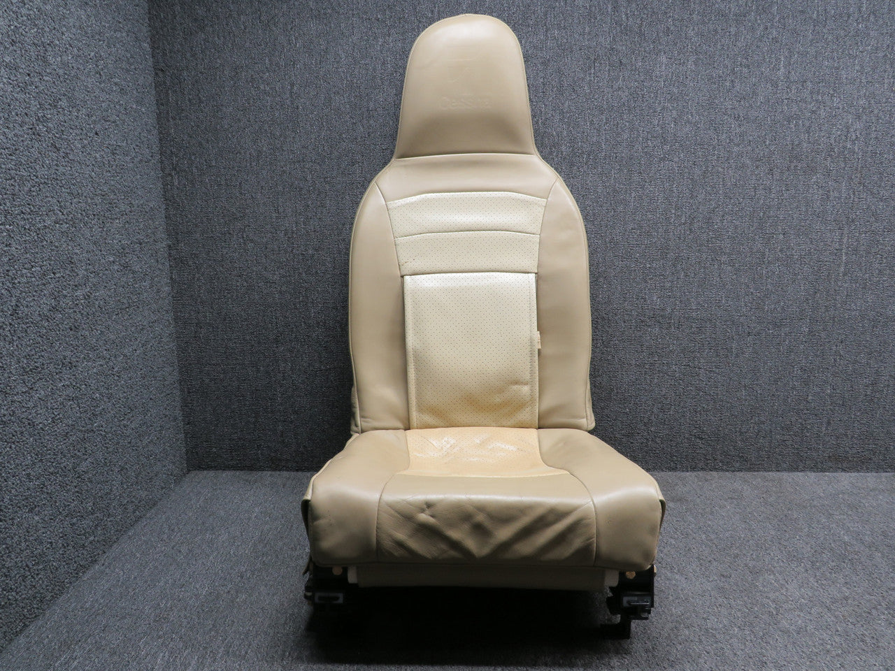 6A-0007-6U-5, 6A-0001-1-6U-5 Cessna LC41-550FG Front Seat Assembly