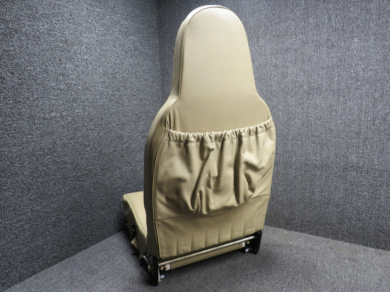 6A-0007-6U-5, 6A-0001-1-6U-5 Cessna LC41-550FG Front Seat Assembly