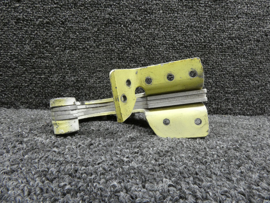 35-815266-2 Beechcraft 55D Main Landing Gear Door Hinge RH