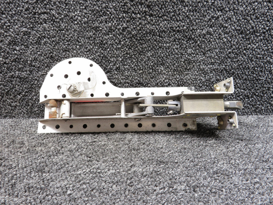 H966-1 Cessna 310L Nacelle Baggage Door Latch Assy