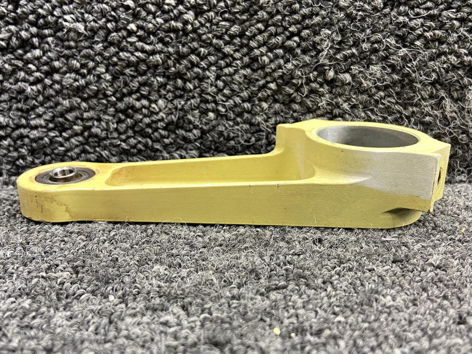 T700A273007200 (Alt: T700A2730072100) Socata TBM-700 Aft Elevator Bellcrank RH
