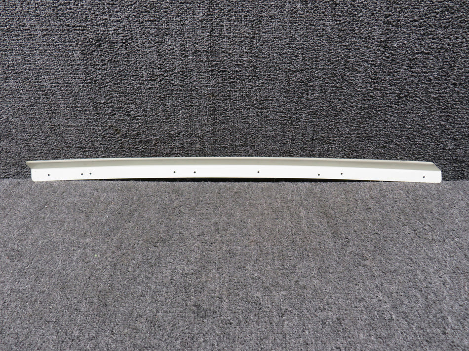 76266-000 Piper PA28-151 Middle Window Retainer Top RH