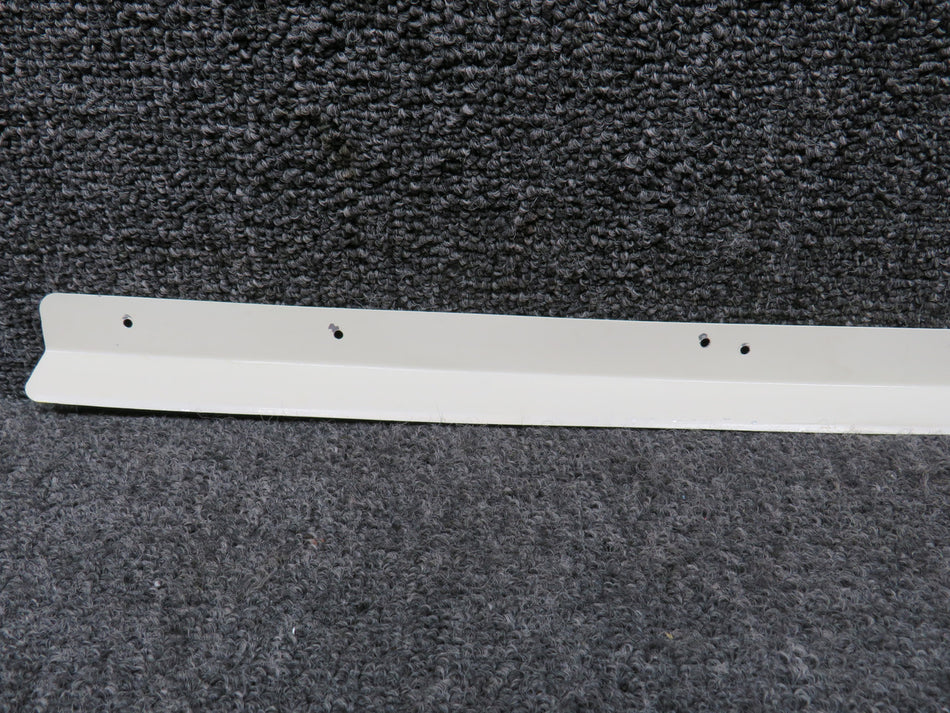 76265-000 Piper PA28-151 Middle Window Retainer Top LH