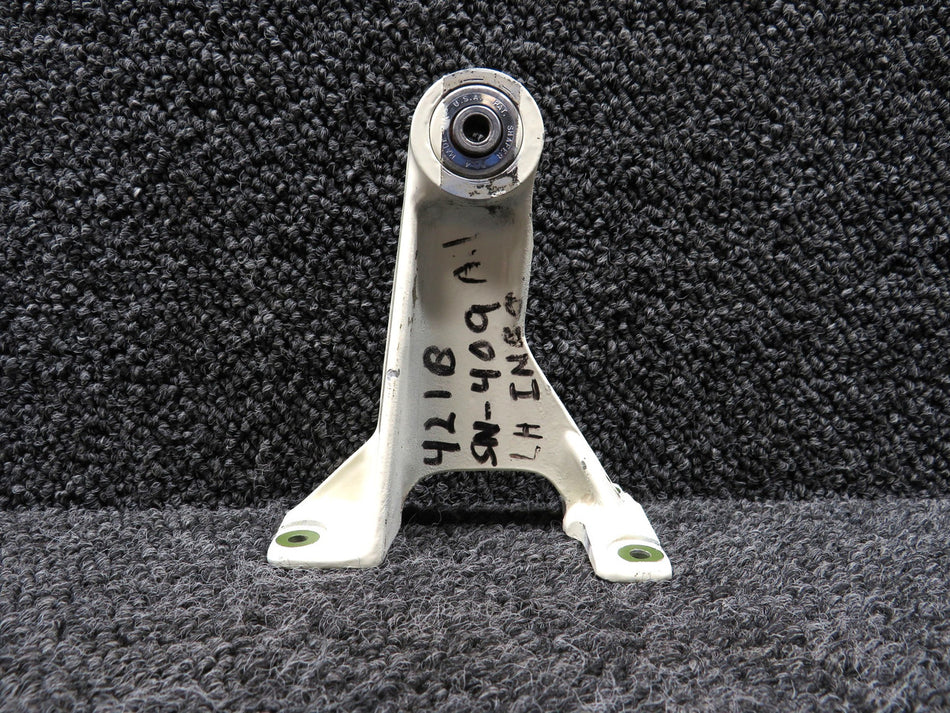 5024002-7 (Cast: 5024002) Cessna 421B Aileron Hinge Inboard LH
