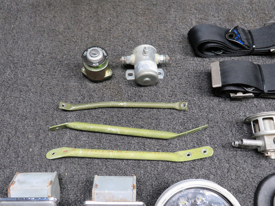 Piper PA28-151 Goodie Bag with Covers, Seatbelts, Rods, Etc