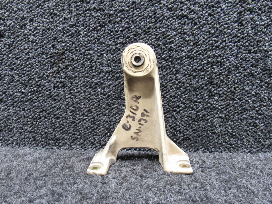 5024002-8 Cessna 310R Aileron Hinge Inbd RH