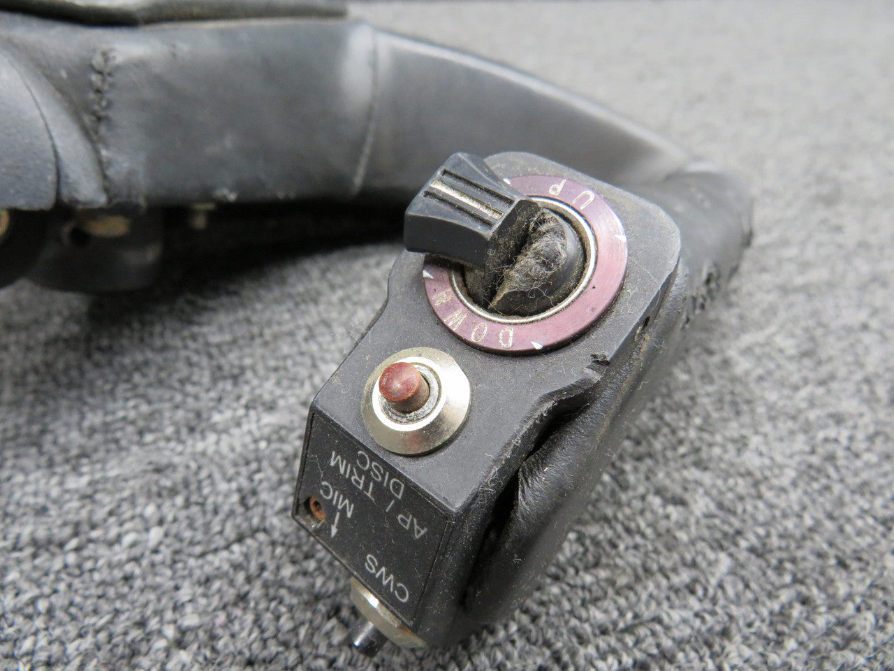 0760151-1 (Use: 1560023-3) Cessna 182S Control Wheel Assembly with