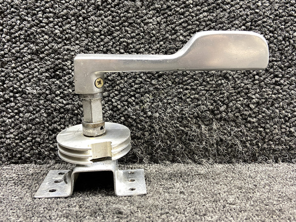 0811490-88, 0811548-1 Cessna 310Q Cabin Door Latch Handle with Pulley