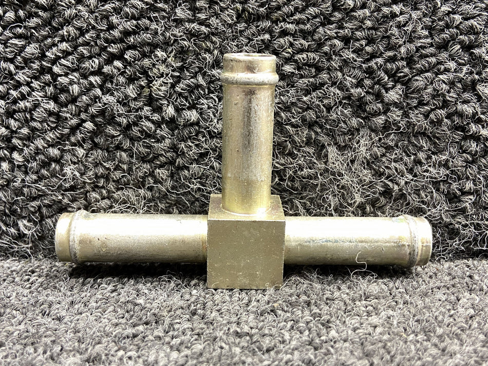 1K14-8-8-8 Cessna 421B Instrument Panel Vacuum Fitting