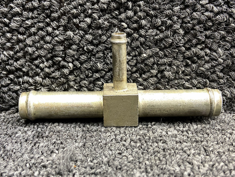 1K30-8-8-4 Cessna 421B Instrument Panel Vacuum Fitting