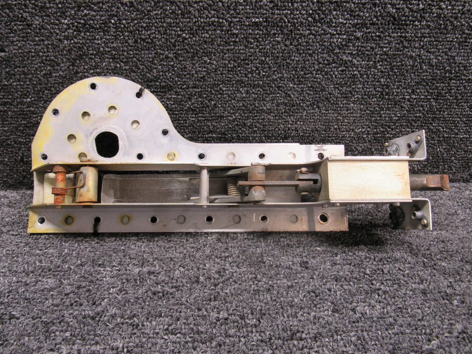 0851781-3, 0851781-22, 0851781-9 Cessna 421C Wing Locker Baggage Door Latch Assy