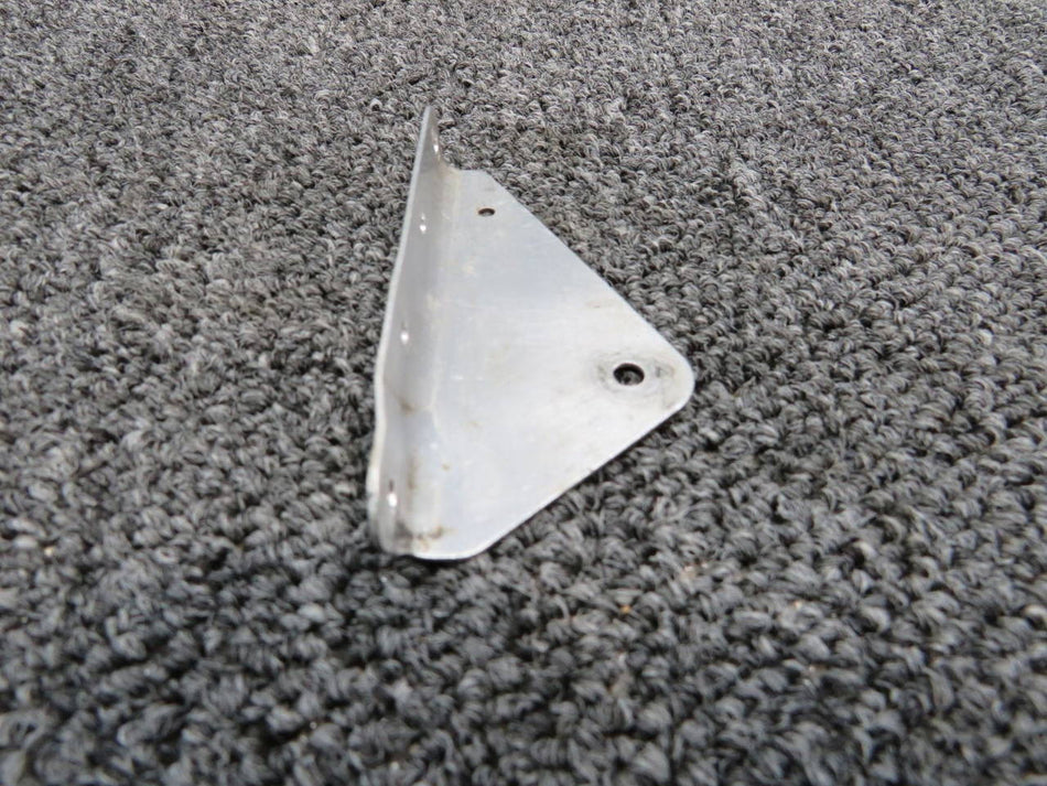 2213061-2 Cessna R182 Bracket Fwd RH Aft